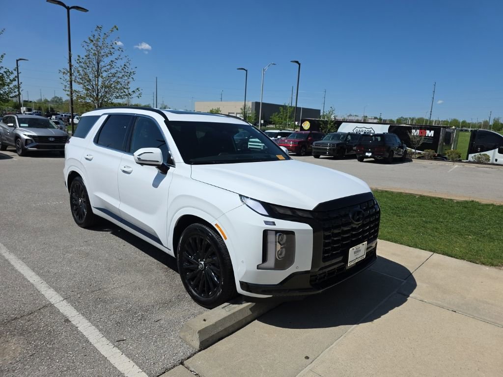 Used 2025 Hyundai Palisade Calligraphy image 3