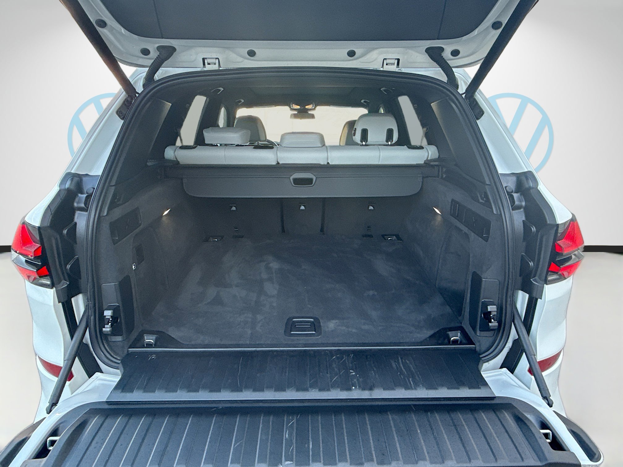 Used 2025 BMW X5 M60i w/ Climate Comfort Package image 28