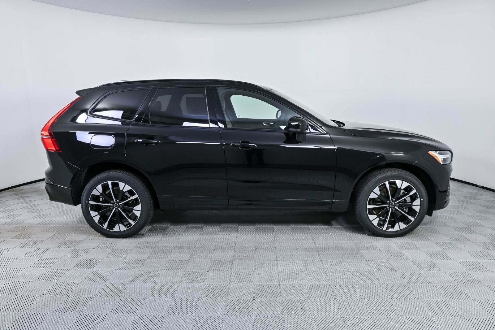 New 2026 Volvo XC60 T8 Plus w/ Protection Package Premier AWD/4WD image 27