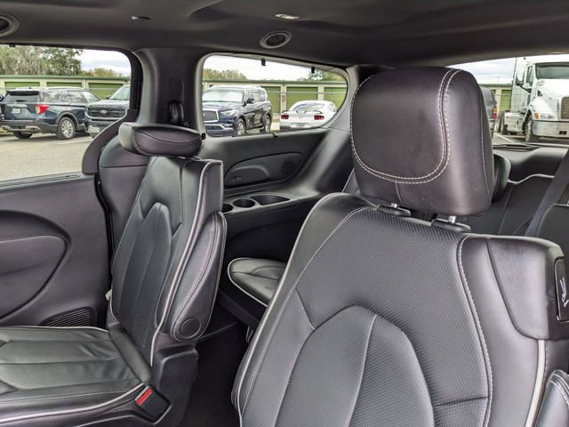 Used 2025 Chrysler Pacifica Limited image 21