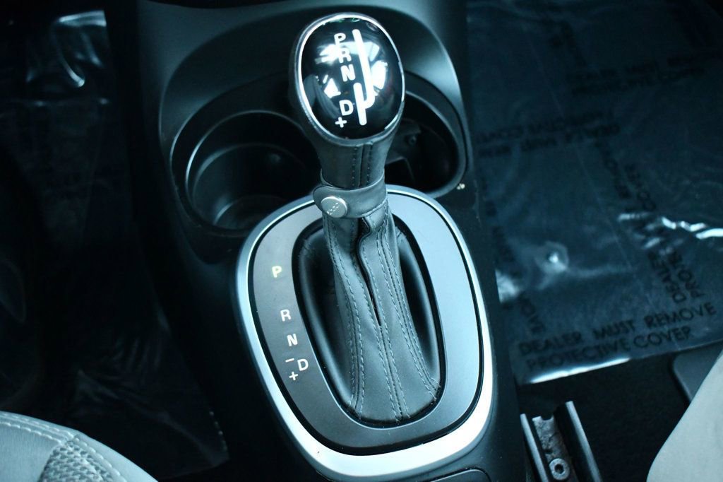 Used 2014 FIAT 500L Trekking w/ Popular Equipment Group image 32