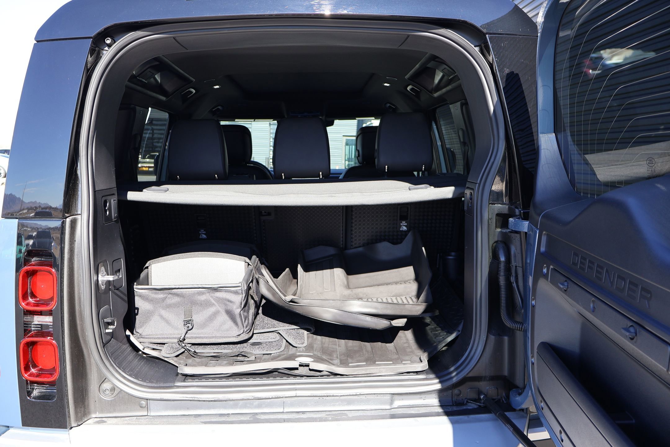 Used 2025 Land Rover Defender 110 S image 26