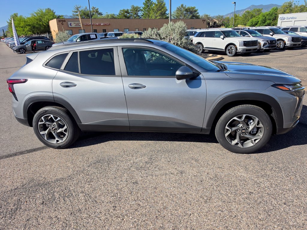 New 2026 Chevrolet Trax LT w/ Driver Confidence Package FWD image 6