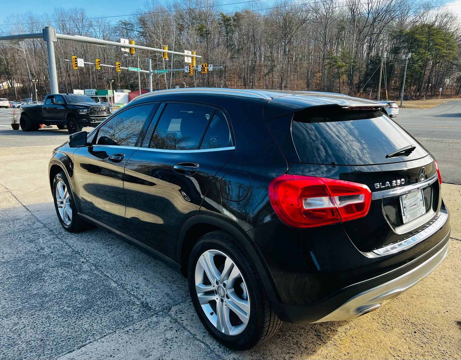 Used 2015 Mercedes-Benz GLA 250 GLA 250 Sport Utility 4D w/ Premium Package image 9