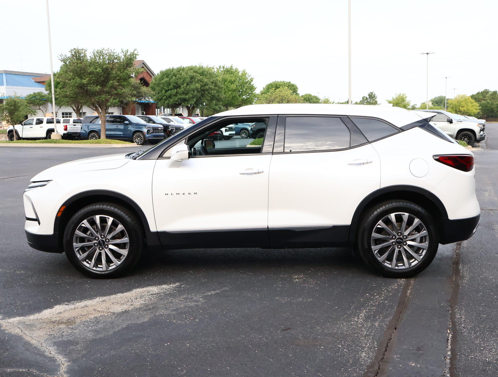 Used 2024 Chevrolet Blazer Premier w/ Driver Confidence II Package FWD image 34