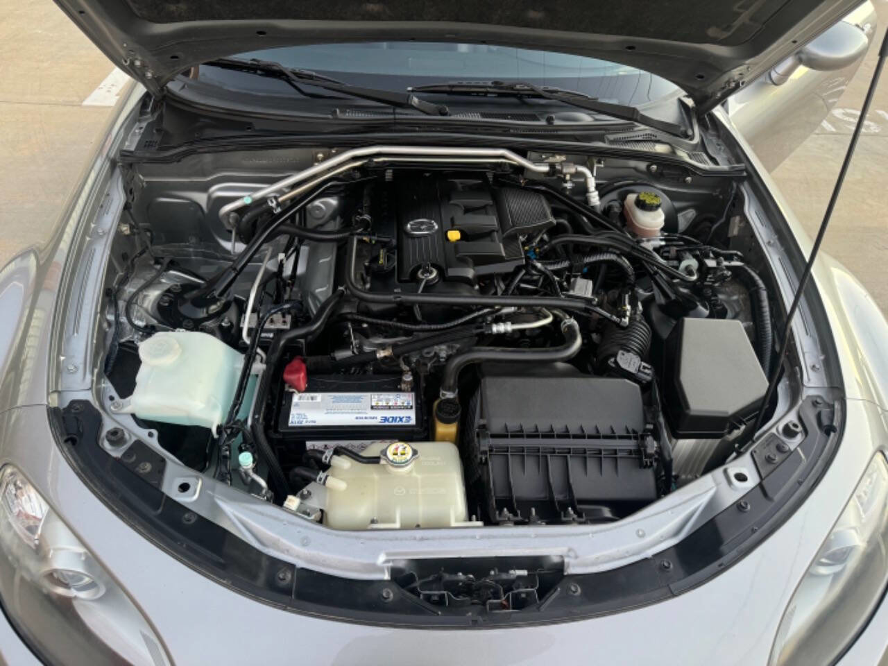 Used 2010 MAZDA MX-5 Miata Grand Touring w/ Premium Pkg image 9