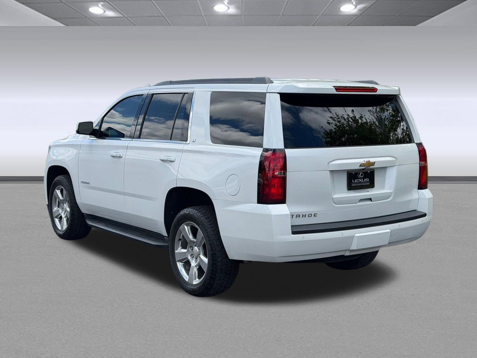 Used 2017 Chevrolet Tahoe LT w/ Luxury Package AWD/4WD image 3