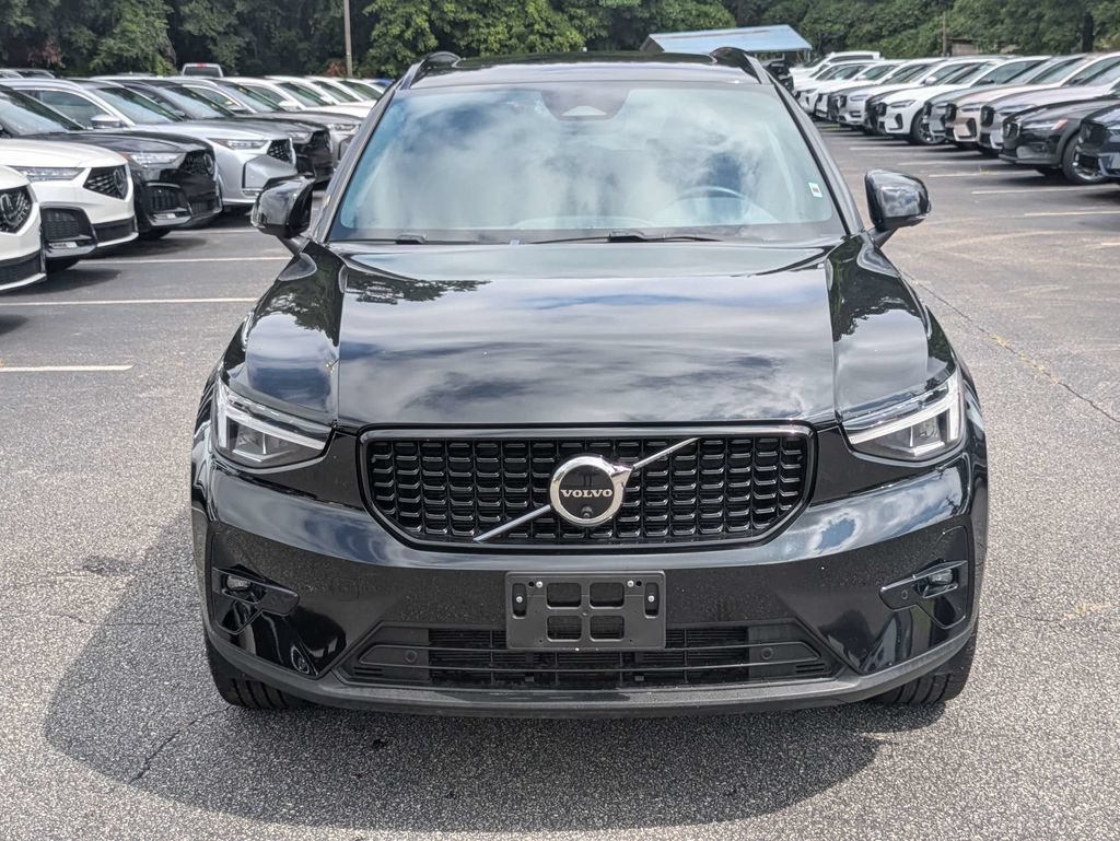 Certified 2025 Volvo XC40 B5 Plus AWD/4WD image 9