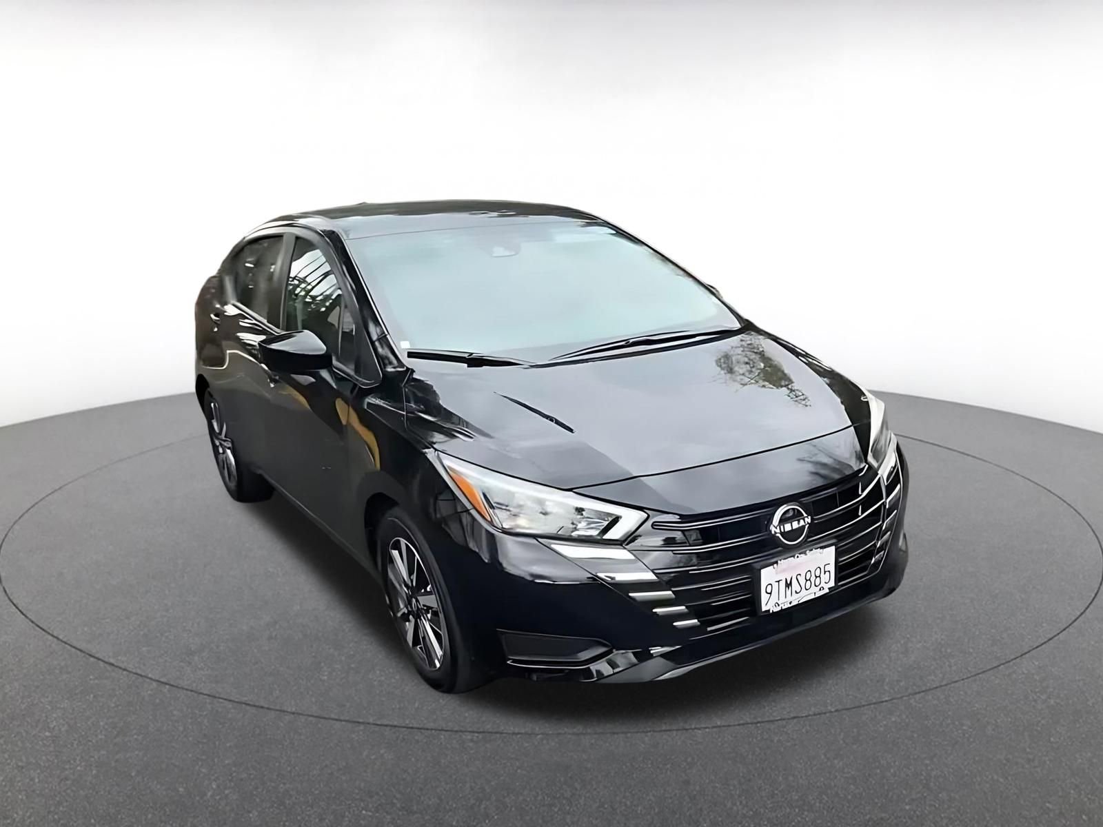 Used 2025 Nissan Versa SV image 3