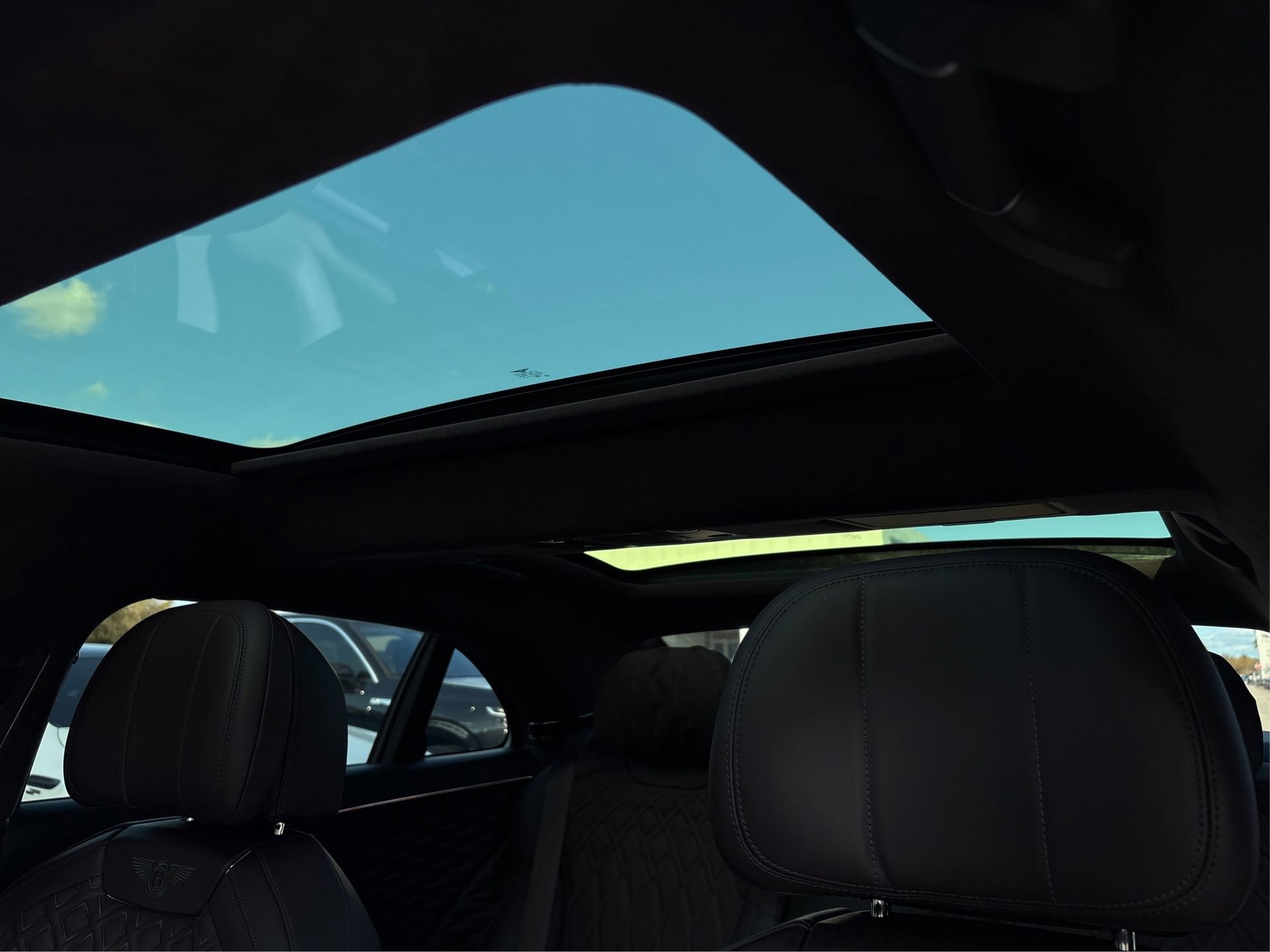 Used 2023 Bentley Flying Spur V8 image 33