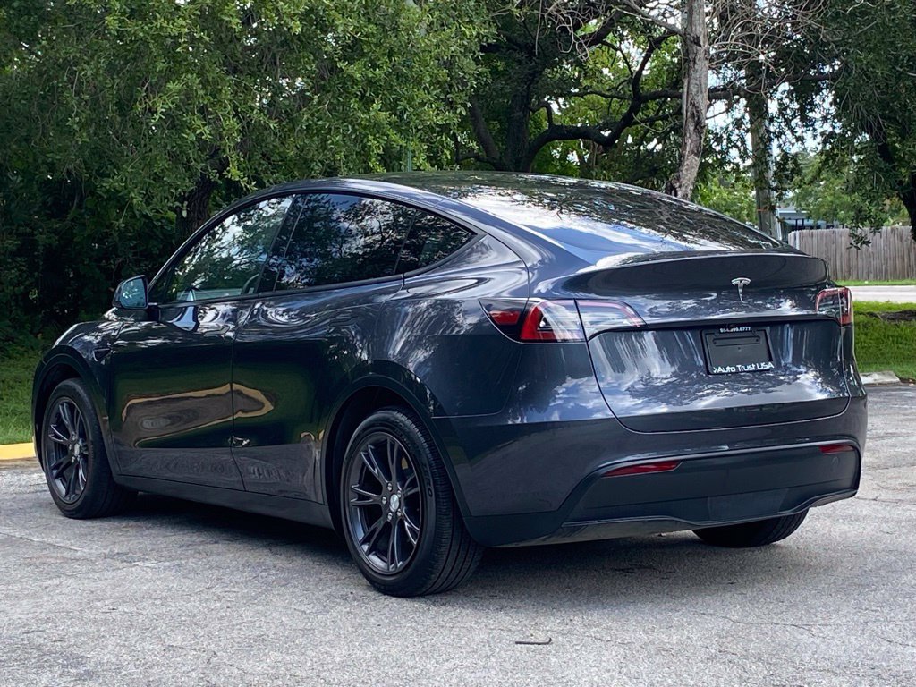 Used 2025 Tesla Model Y Long Range RWD image 9
