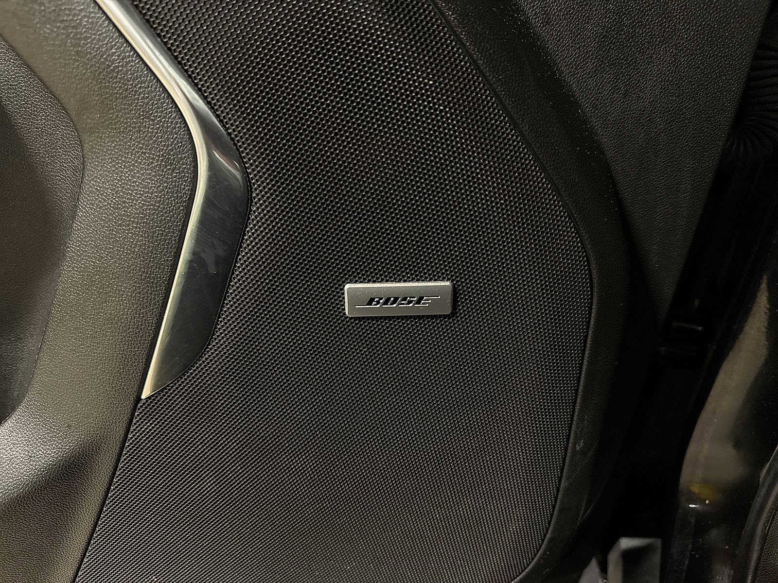 Used 2023 GMC Yukon SLT image 31