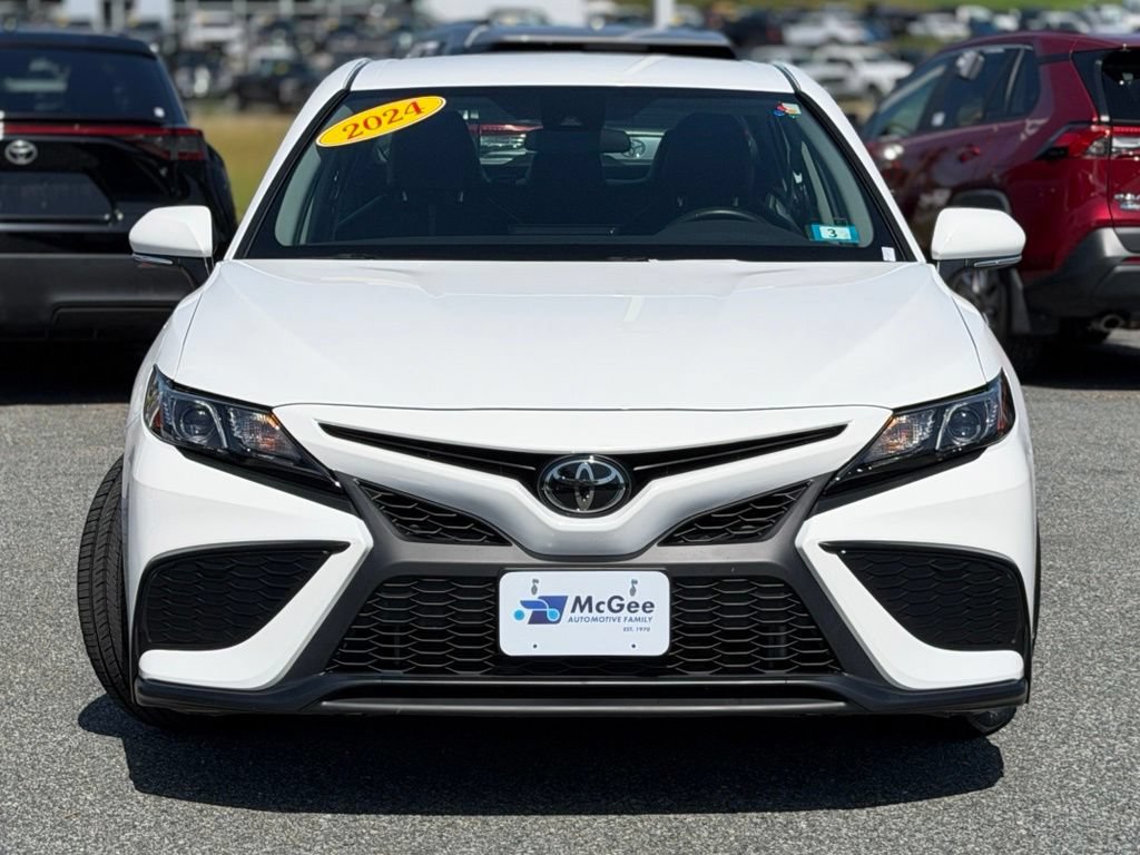 Used 2024 Toyota Camry SE FWD image 2