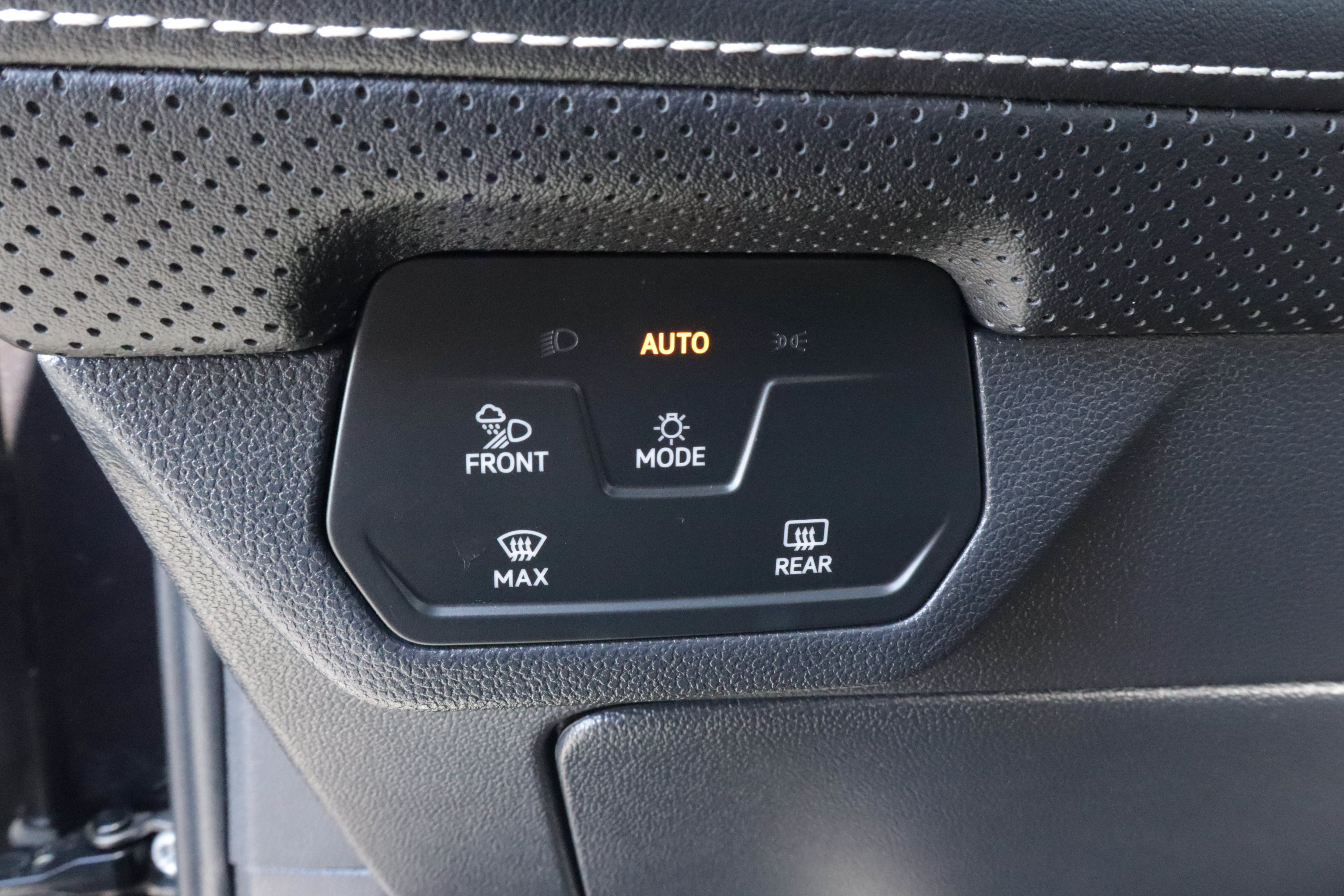Used 2025 Volkswagen Atlas SE FWD image 16