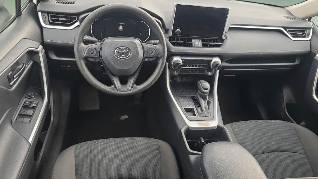 Used 2025 Toyota RAV4 LE AWD/4WD image 11
