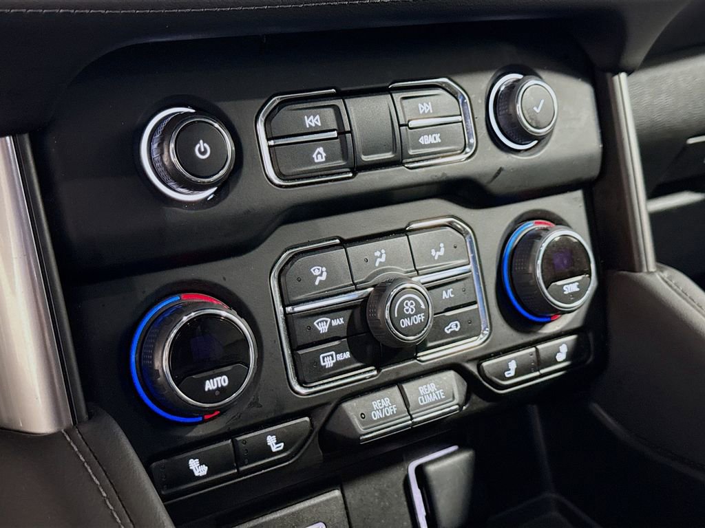 Used 2024 Chevrolet Suburban LT AWD/4WD image 16