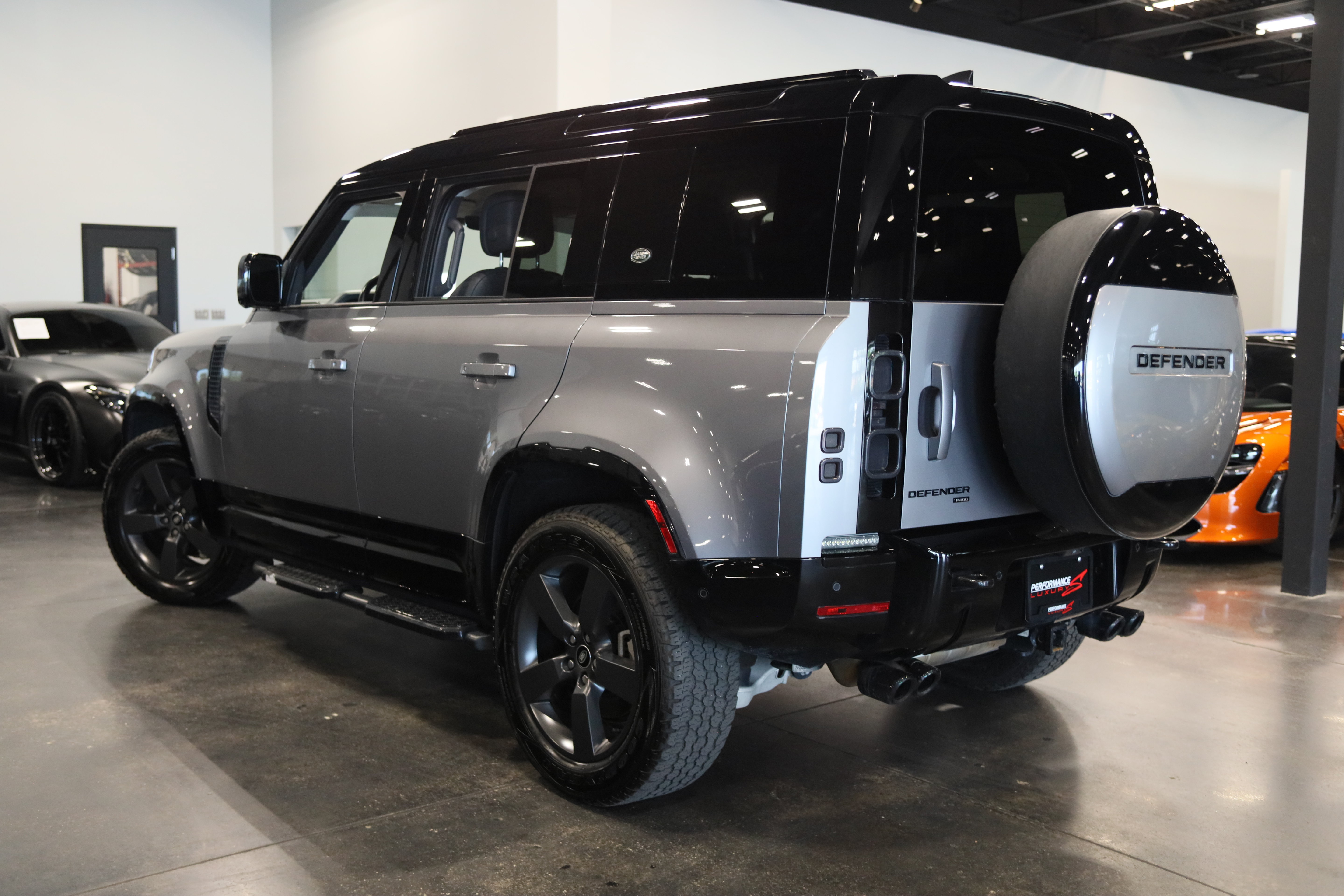 Used 2023 Land Rover Defender 110 X-Dynamic SE AWD/4WD image 4