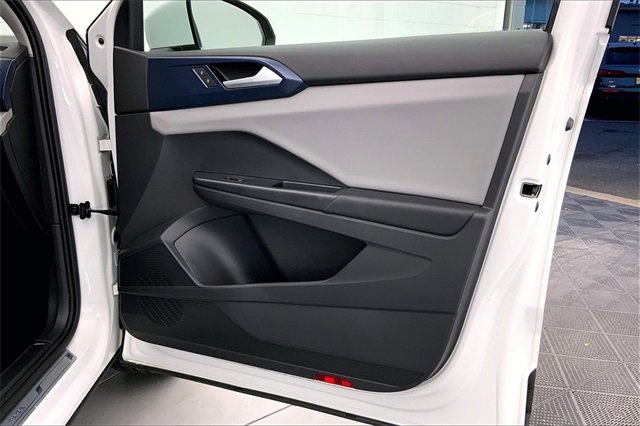 Certified 2022 Volkswagen Taos SE image 24