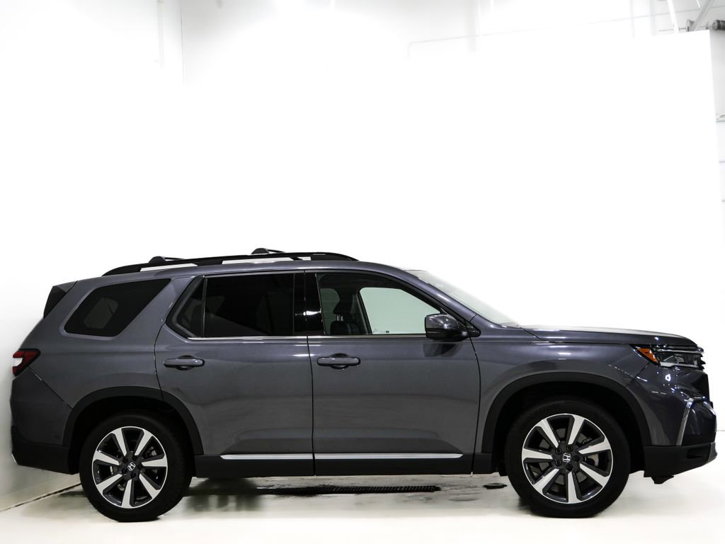Used 2025 Honda Pilot Touring image 5