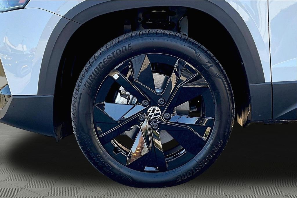 New 2026 Volkswagen Taos SE image 27