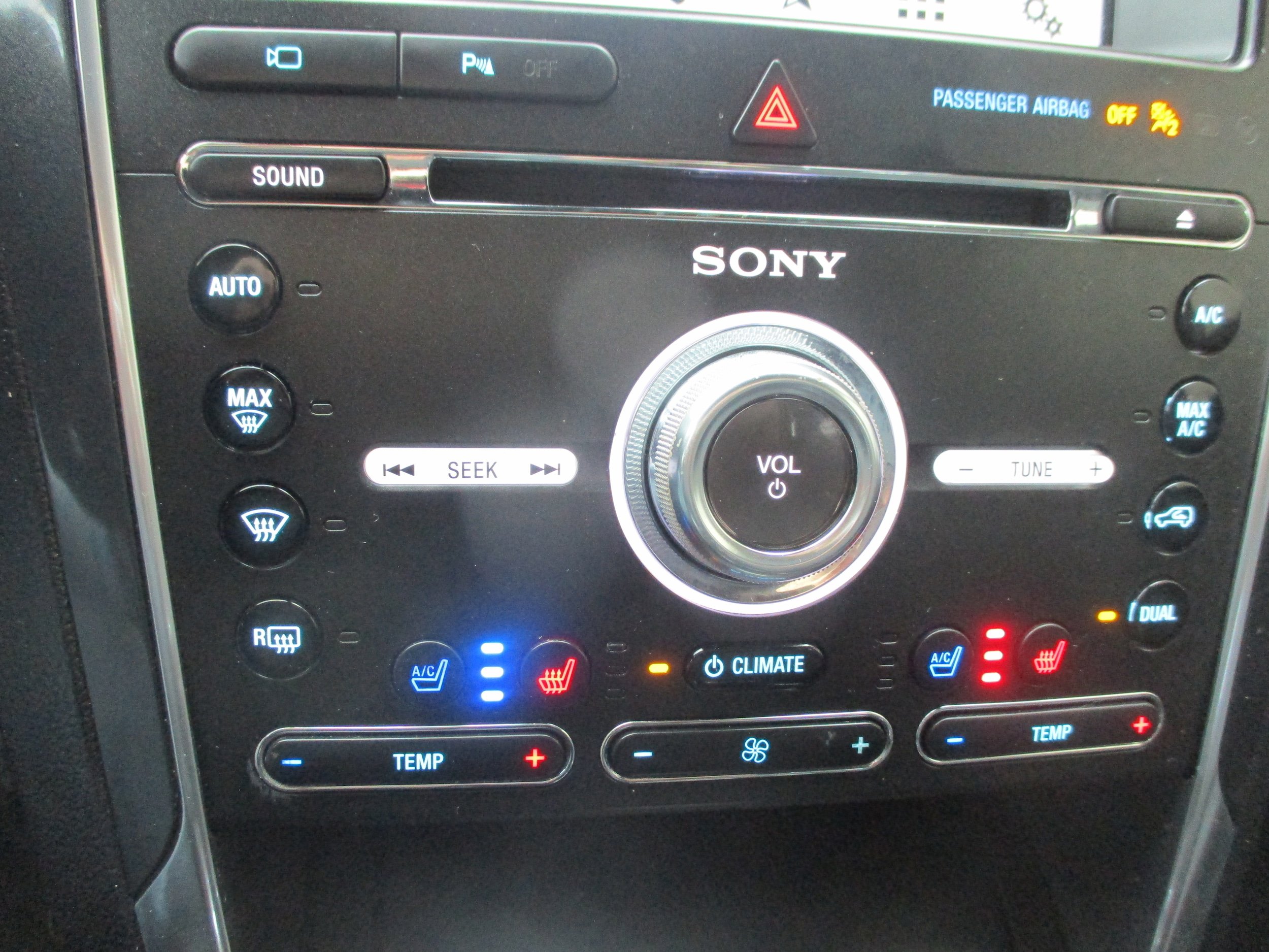 Used 2018 Ford Explorer Sport w/ Equipment Group 401A AWD/4WD image 14