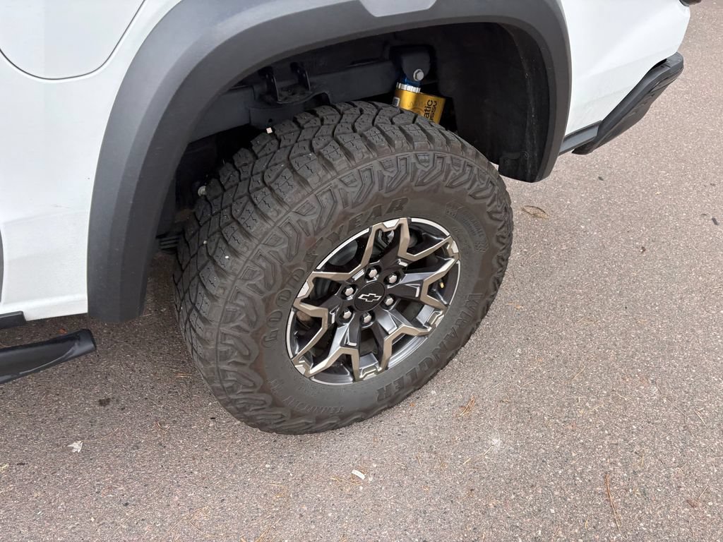 Used 2025 Chevrolet Colorado ZR2 w/ Technology Package AWD/4WD image 12