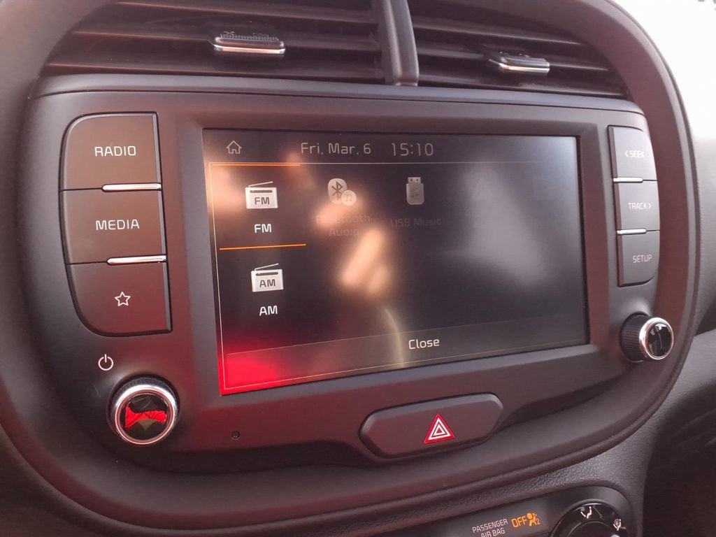 Used 2025 Kia Soul LX w/ LX Technology Package FWD image 5