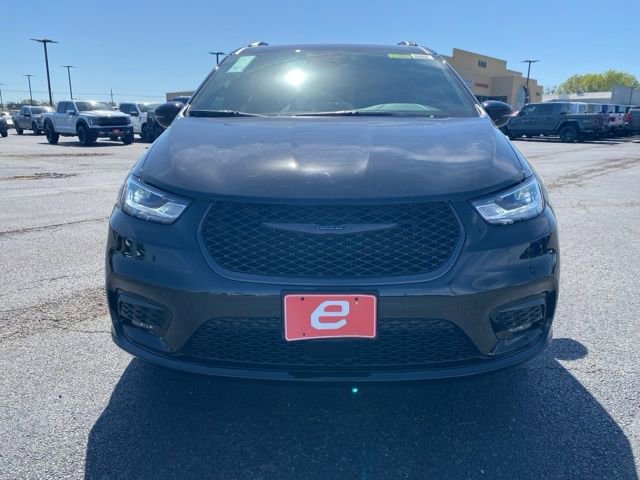 New 2026 Chrysler Pacifica Select image 2