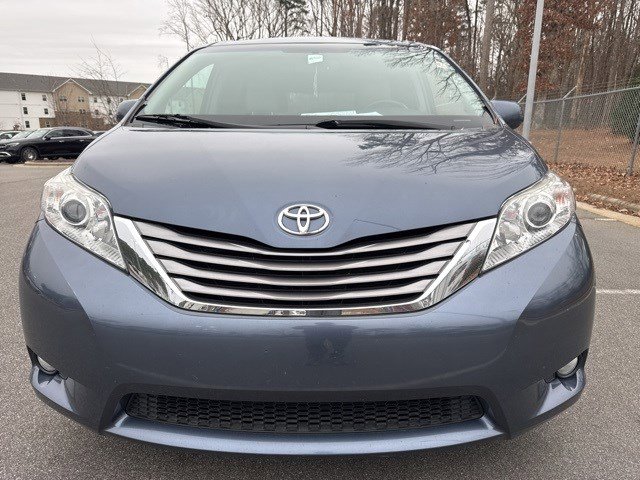 Used 2015 Toyota Sienna XLE image 9