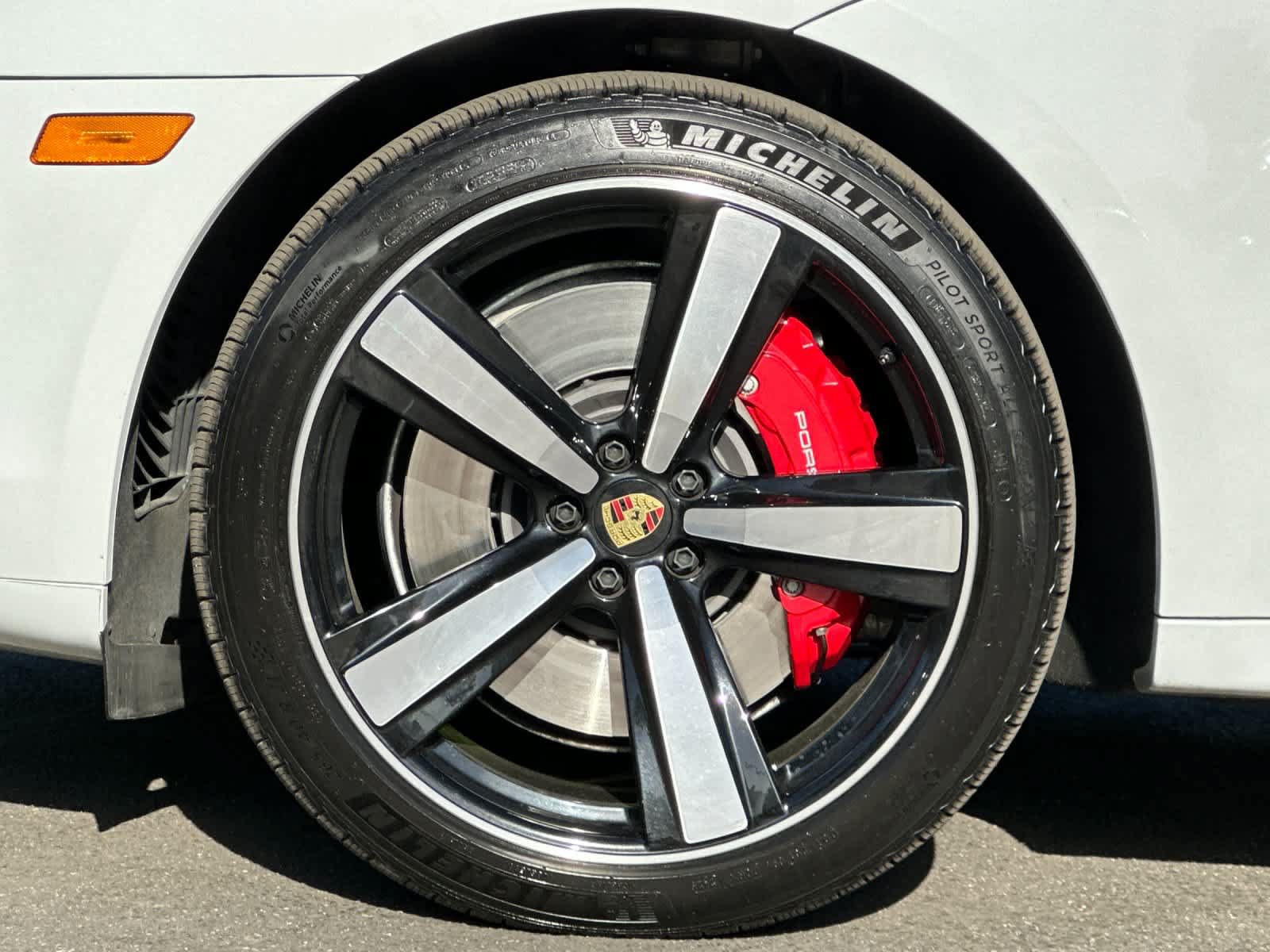 Certified 2025 Porsche Macan GTS AWD/4WD image 31