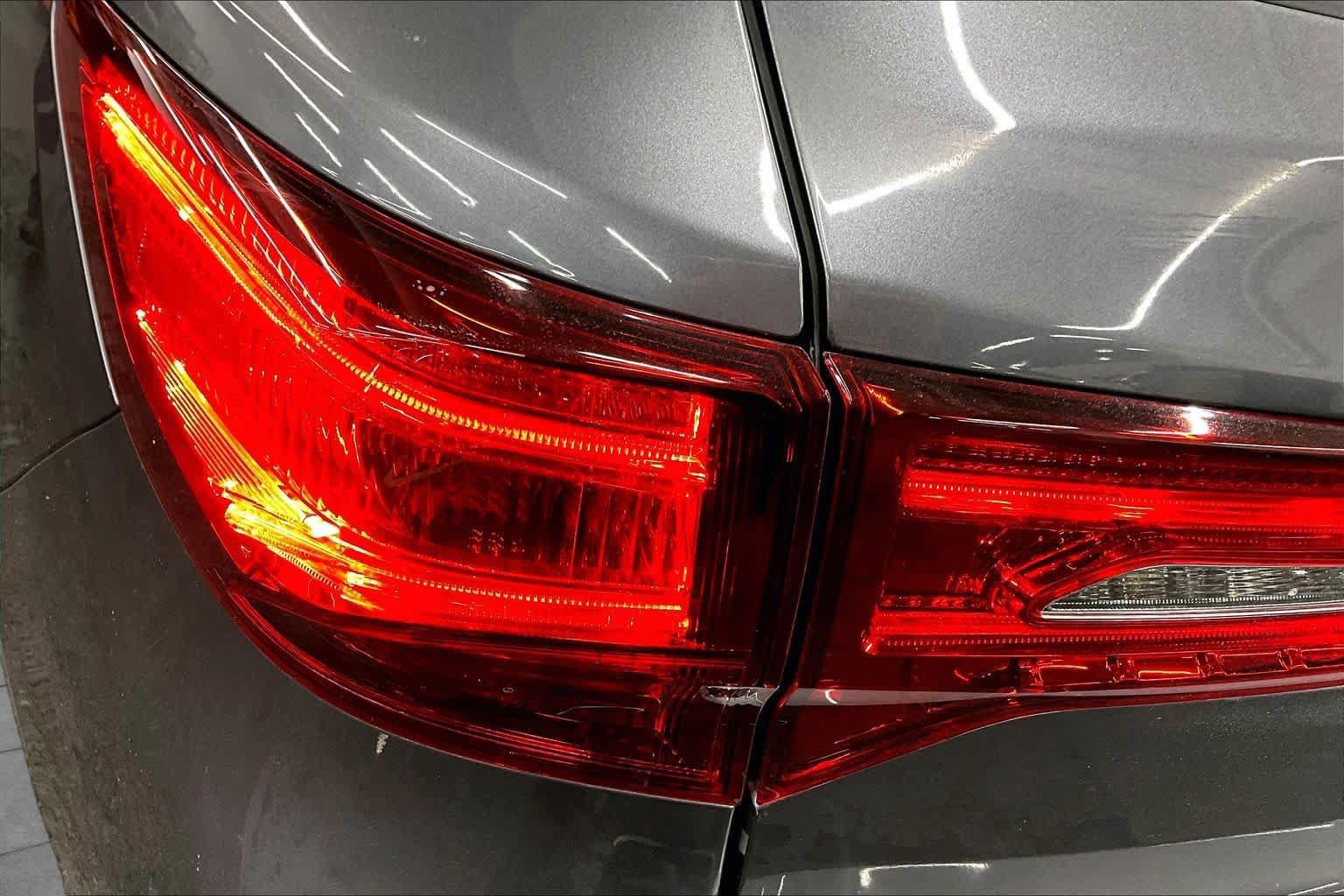Used 2017 Acura MDX w/ Technology Package AWD/4WD image 28