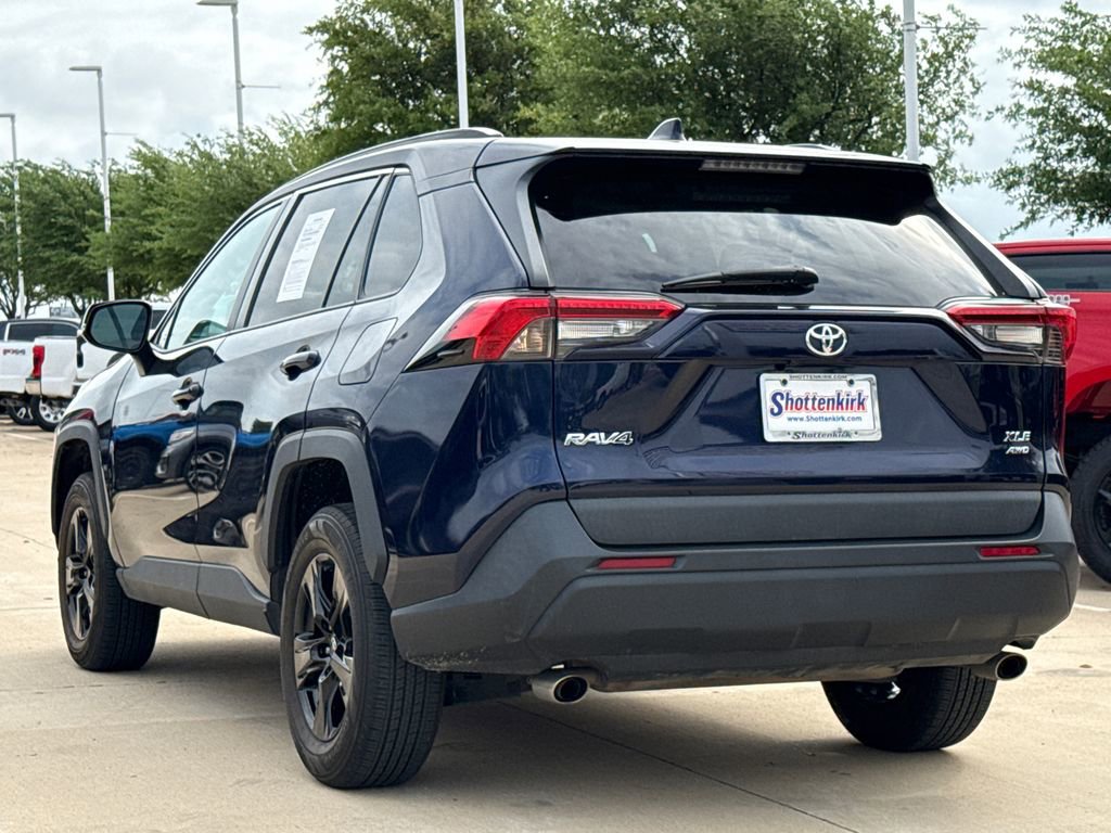 Used 2021 Toyota RAV4 XLE AWD/4WD image 6