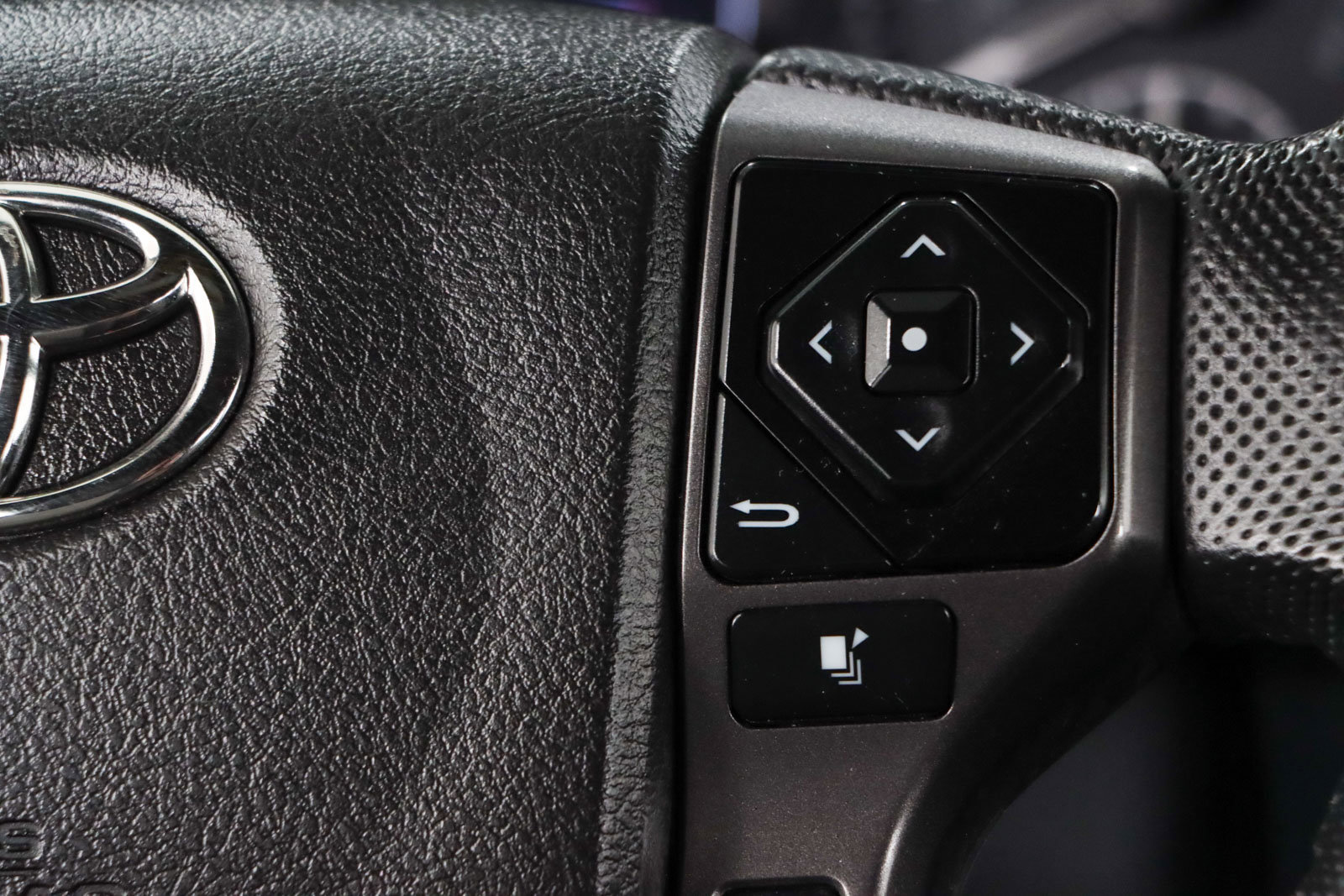 Used 2023 Toyota Tacoma TRD Off-Road AWD/4WD image 15