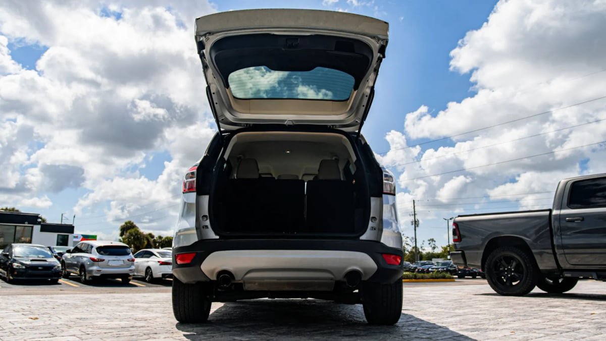 Used 2017 Ford Escape SE FWD image 32