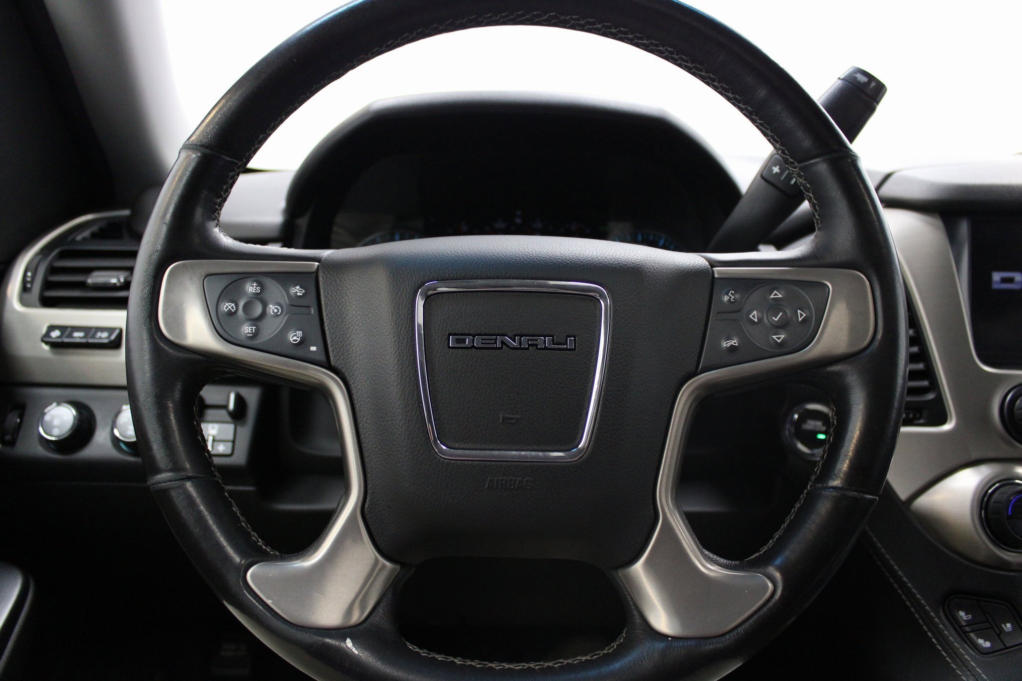 Used 2019 GMC Yukon Denali image 38