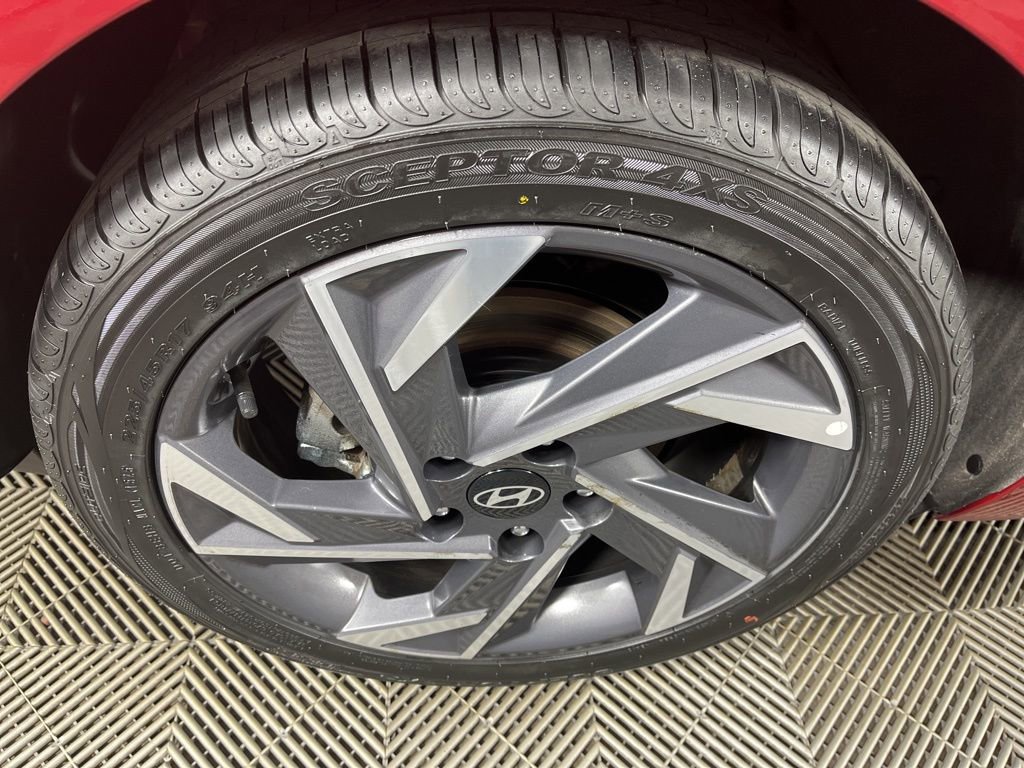 Used 2025 Hyundai Elantra SEL image 13