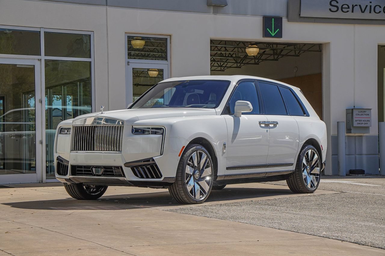 New 2026 Rolls-Royce Cullinan AWD/4WD image 9