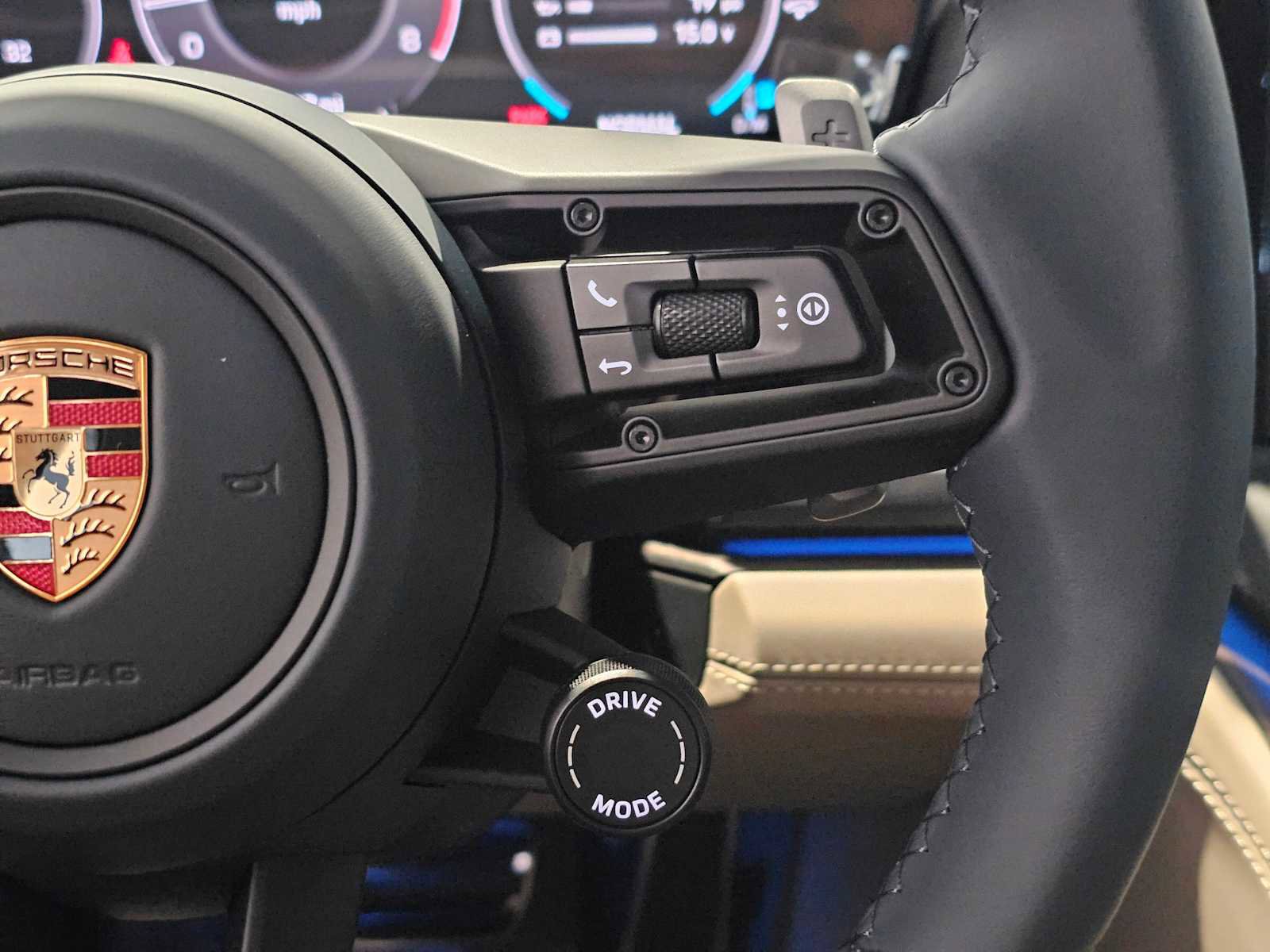 Used 2025 Porsche Panamera 4 image 25