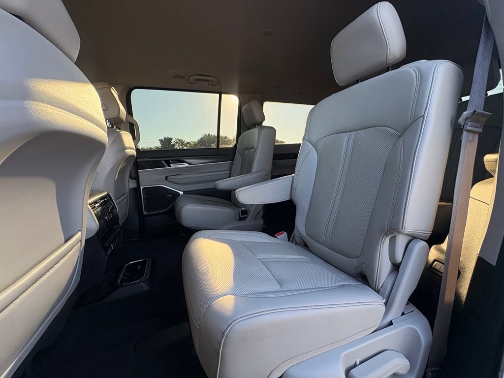 Used 2023 Jeep Wagoneer Series II w/ Flexible Seating Group AWD/4WD image 26