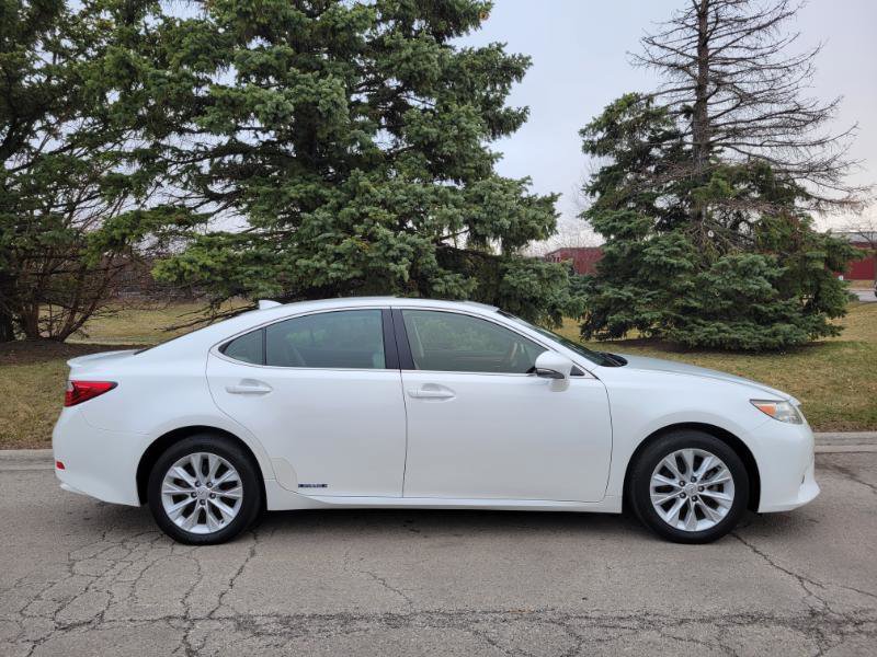 Used 2015 Lexus ES 300h w/ Navigation System Package image 3