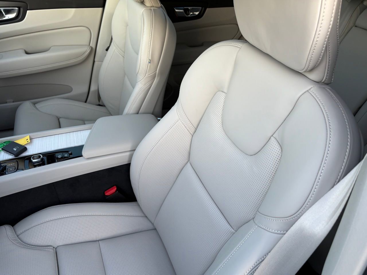 New 2026 Volvo XC60 B5 Ultra w/ Protection Package Premier image 19