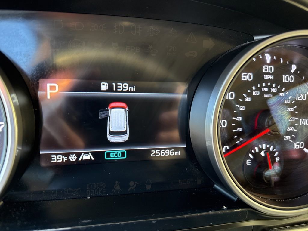 Used 2024 Kia Carnival LX image 29