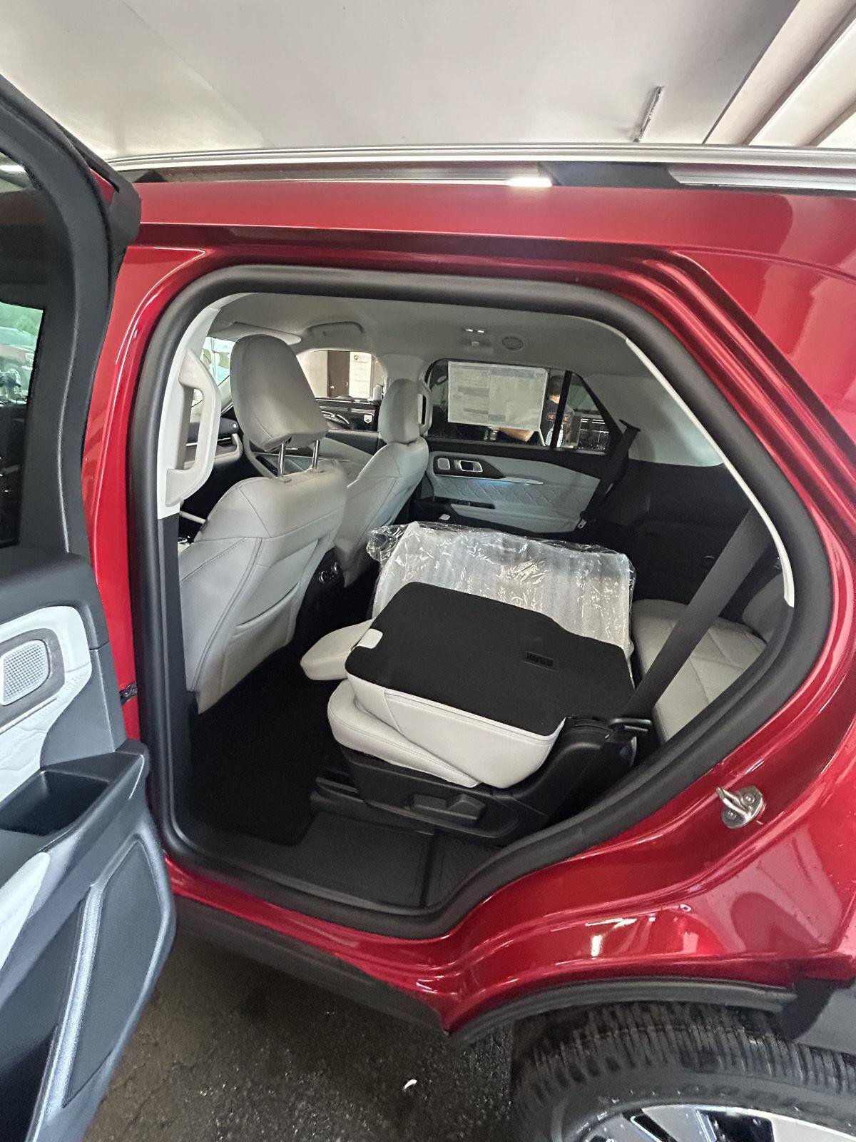 New 2026 Ford Explorer Platinum w/ LUX Leather Package AWD/4WD image 12