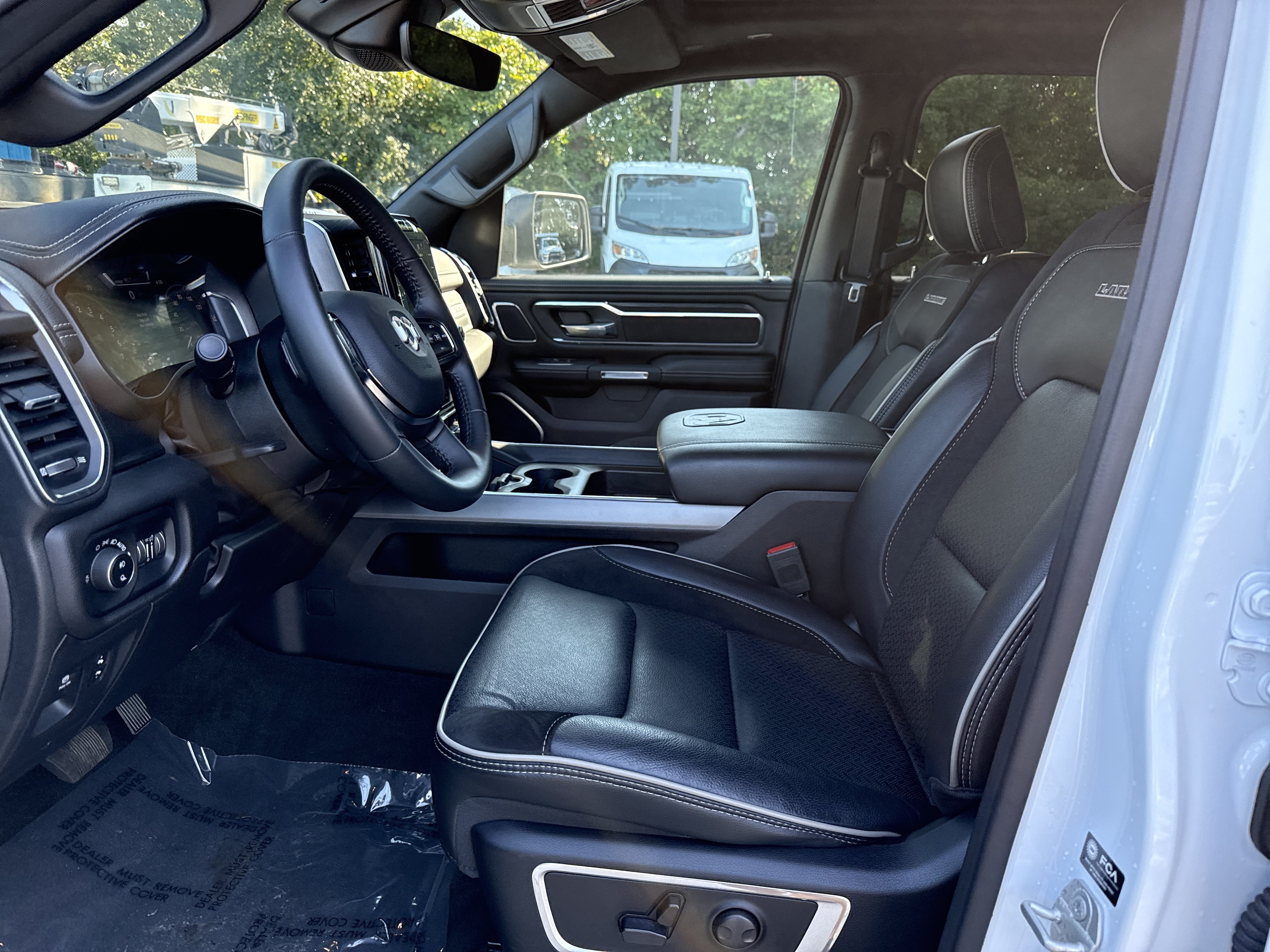 Used 2024 RAM 1500 Laramie AWD/4WD image 15
