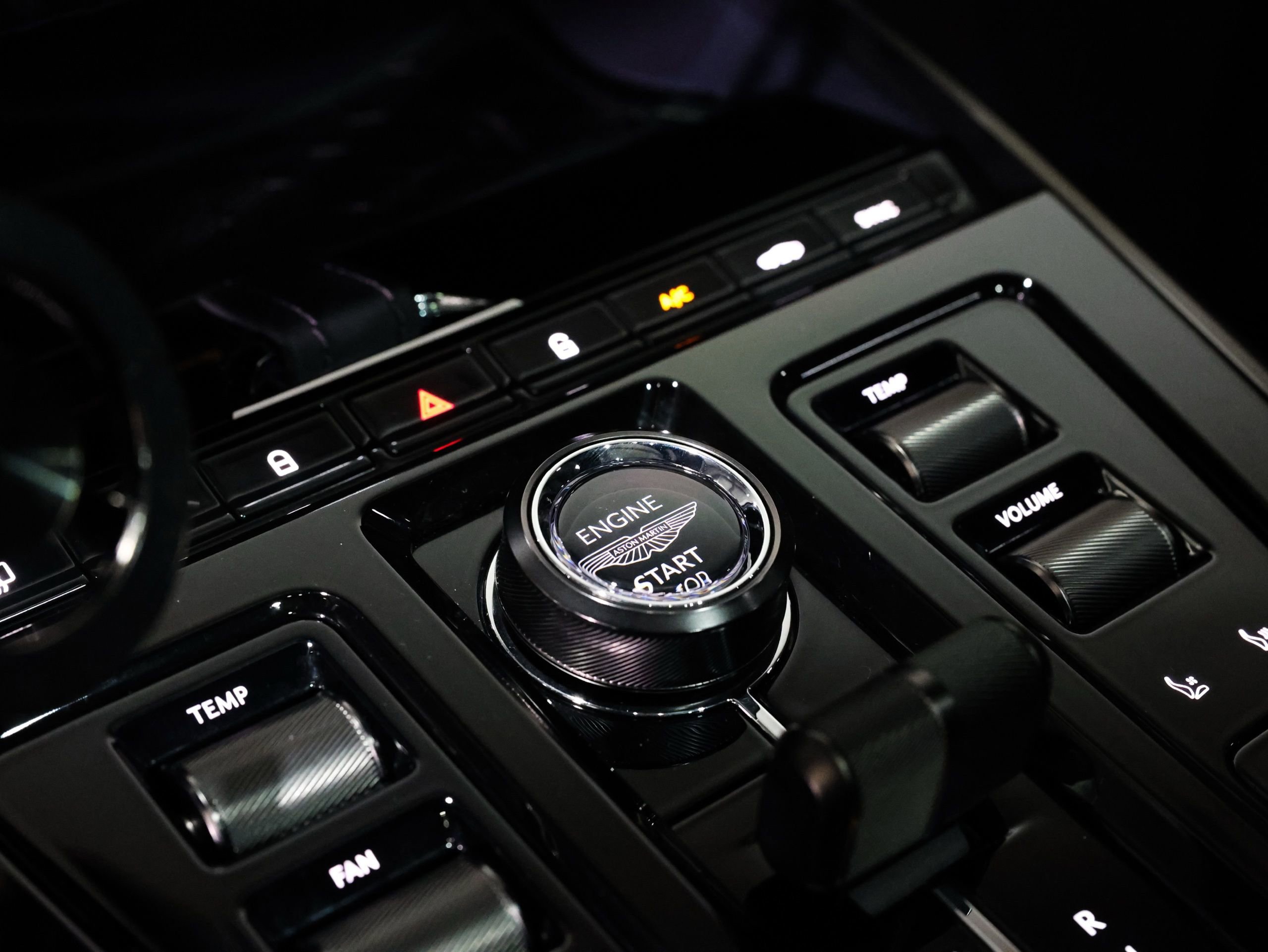 Used 2025 Aston Martin DBX 707 image 39