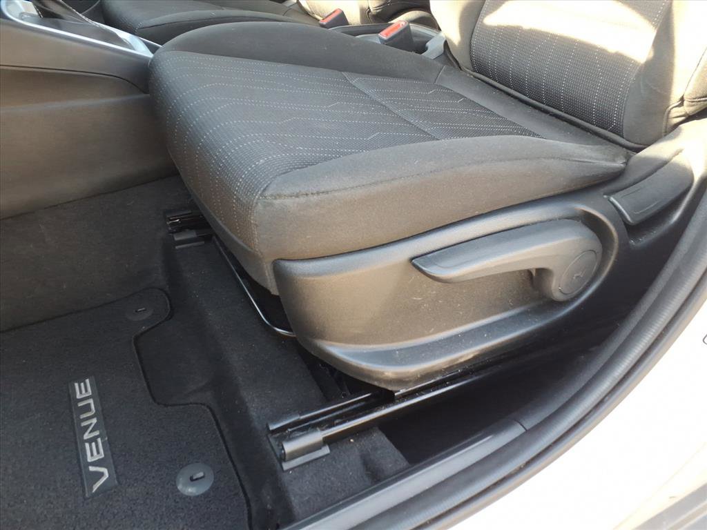 Used 2021 Hyundai Venue SE image 10