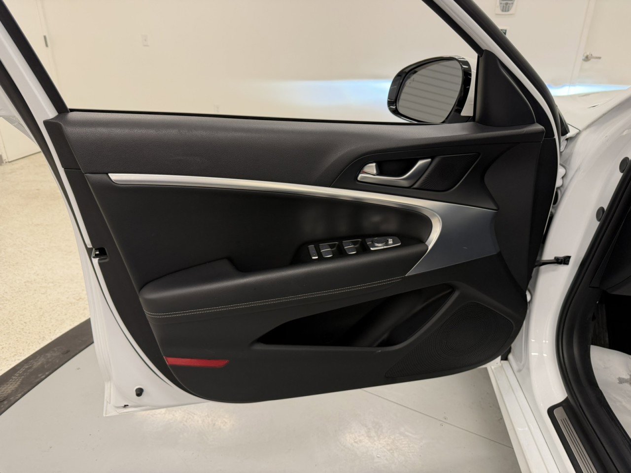 Used 2022 Genesis G70 2.0T image 31