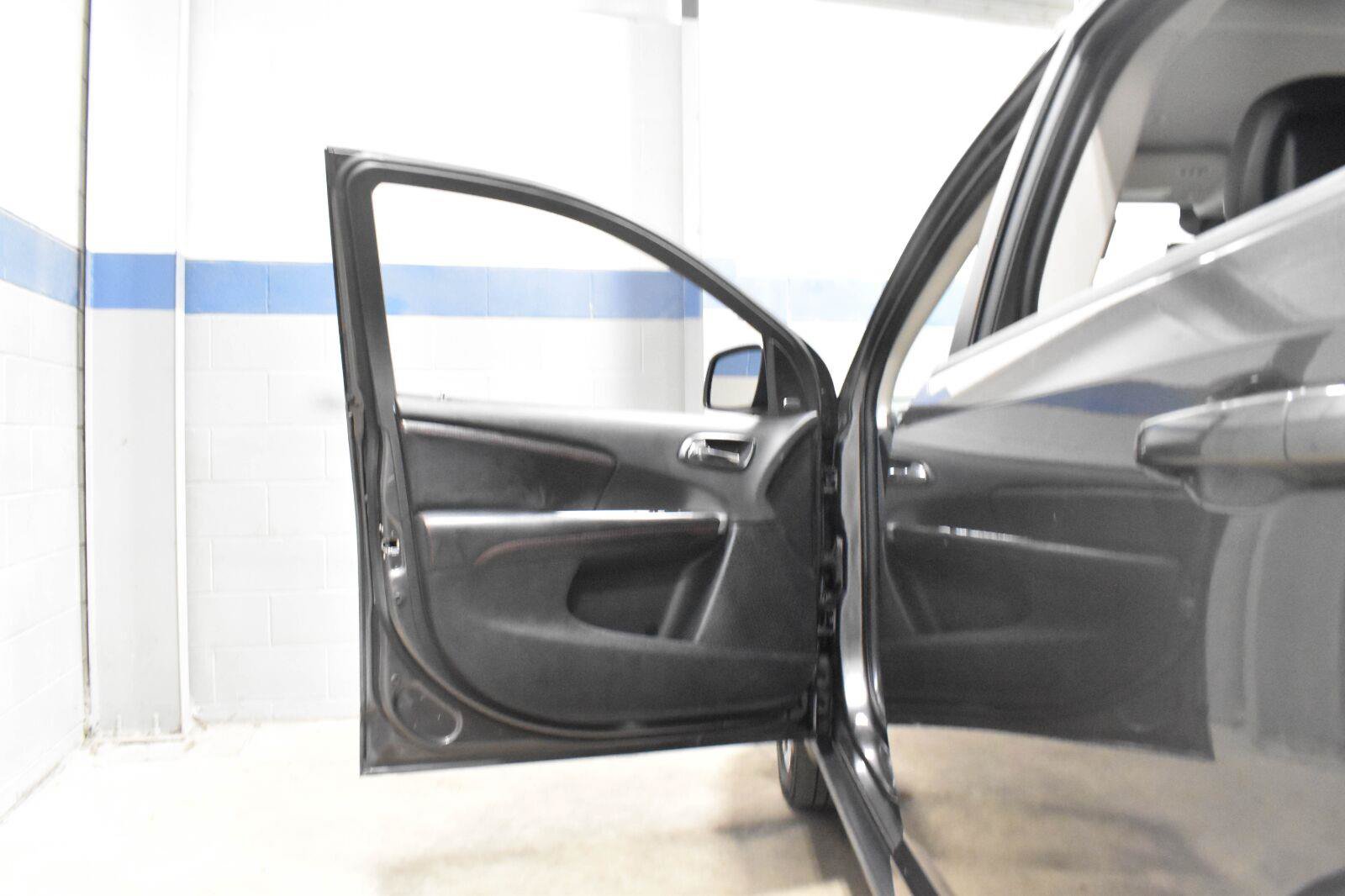 Used 2018 Dodge Journey GT w/ Driver Convenience Group FWD image 10