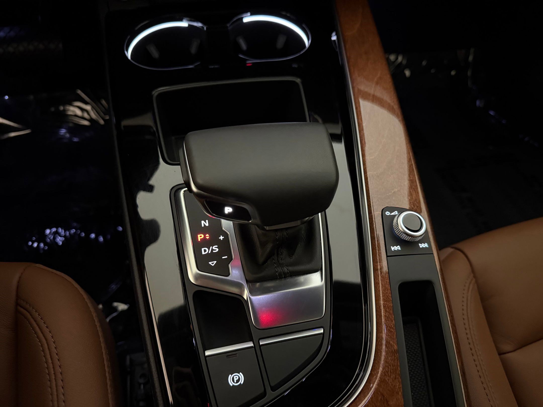 Used 2025 Audi A4 2.0T Premium w/ Convenience Package image 19