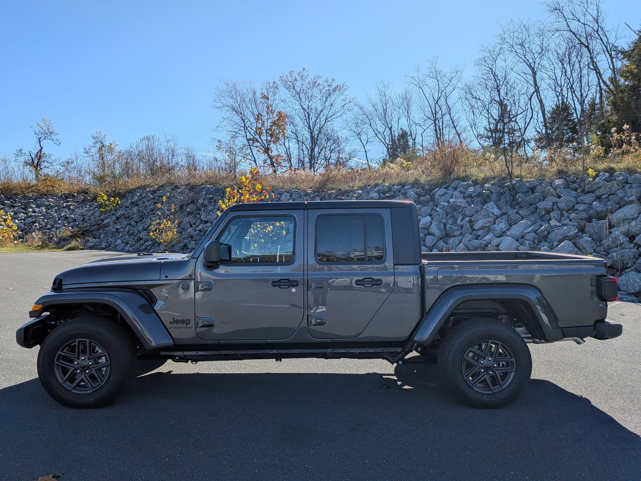 New 2025 Jeep Gladiator Sport image 8